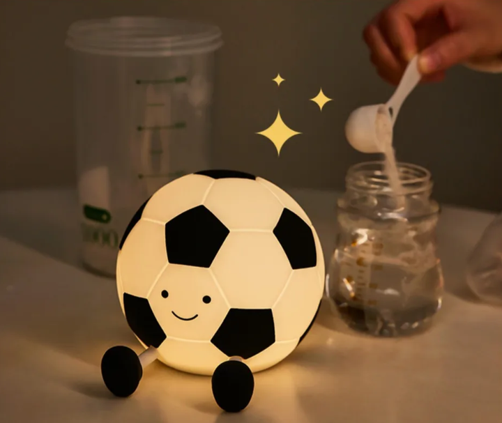 Ładowana Lampa Nocna w Kształcie Piłki Nożnej – GlowKick