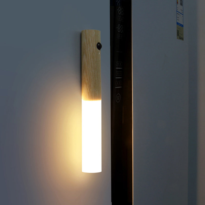 Lampka nocna z czujnikami