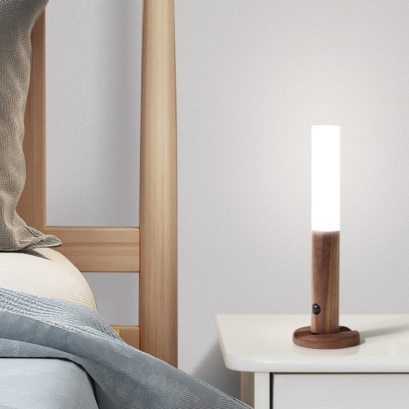 Lampka nocna z czujnikami