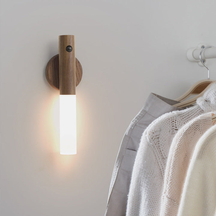 Lampka nocna z czujnikami