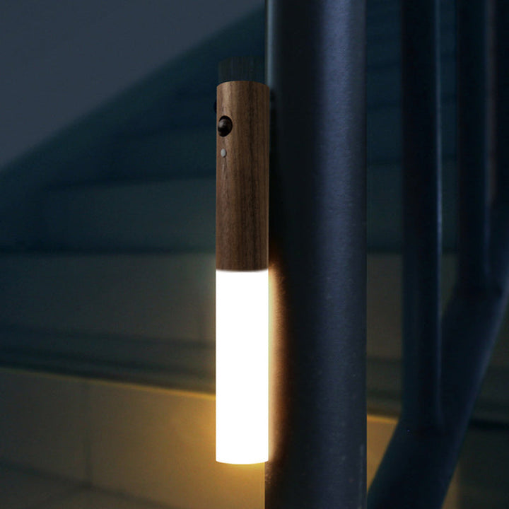 Lampka nocna z czujnikami