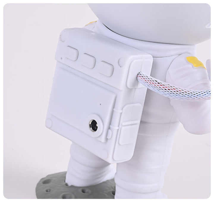Projektor astronauta wyświetlający galaktykę