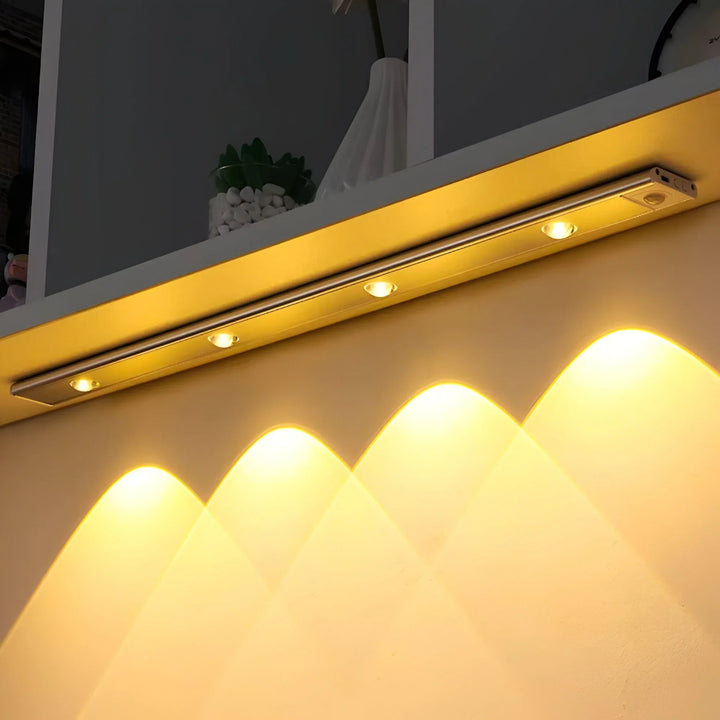GlowTrack – Ładowalna Lampa LED z Czujnikiem Ruchu