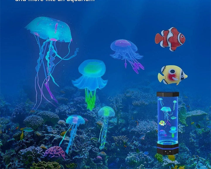 Lampa z niebieskimi meduzami w zbiorniku