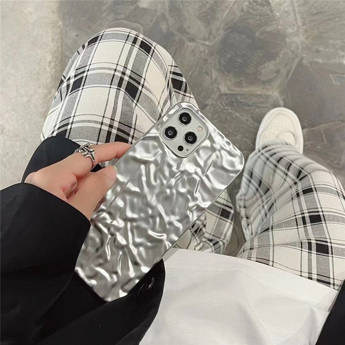 Etui na iPhone w wzór folii aluminiowej