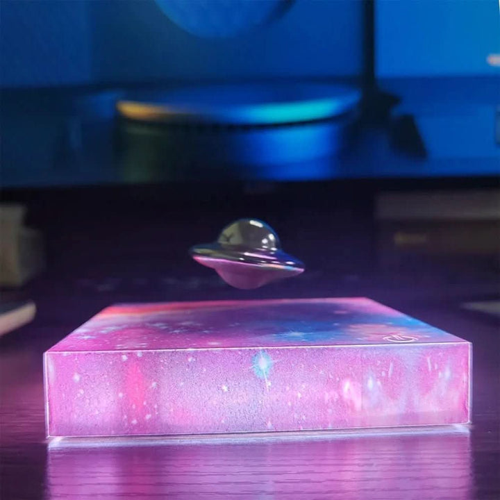 Magnetyczna LED Nocna Lampa z Designem Latającego Statku Kosmicznego