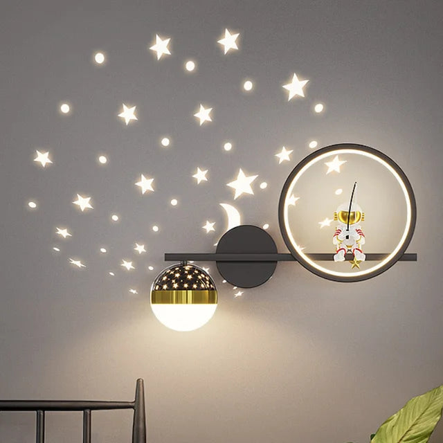 Stylowa lampa ścienna na przytulne noce dzieci