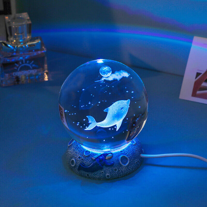 AquaGlobe Kryształowa Kula Nocna Lampa | Podwodny Świat Lampa LED | Nastrojowe Światło i Dekoracja do Domu