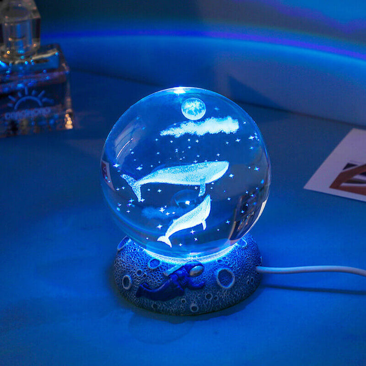AquaGlobe Kryształowa Kula Nocna Lampa | Podwodny Świat Lampa LED | Nastrojowe Światło i Dekoracja do Domu