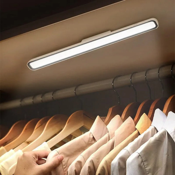 GlowLine – Minimalistyczna Taśma LED z Innowacyjną Funkcjonalnością
