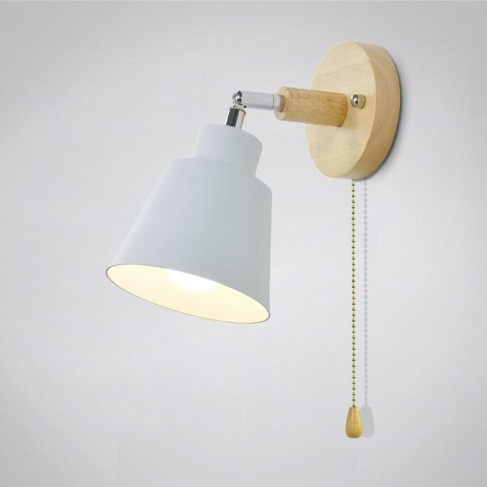 Obrotowa lampa ścienna Collin z przełącznikiem na łańcuszku