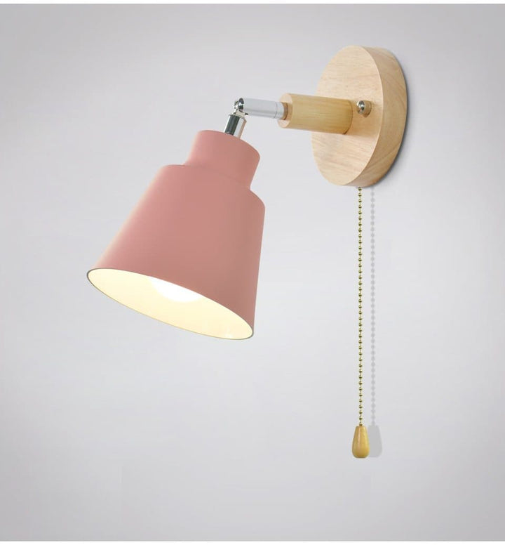 Obrotowa lampa ścienna Collin z przełącznikiem na łańcuszku
