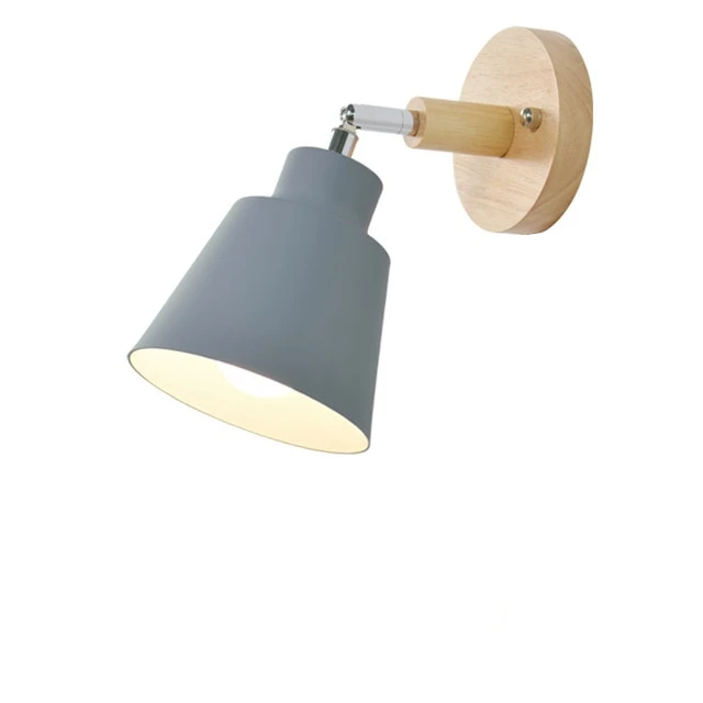 Obrotowa lampa ścienna Collin z przełącznikiem na łańcuszku