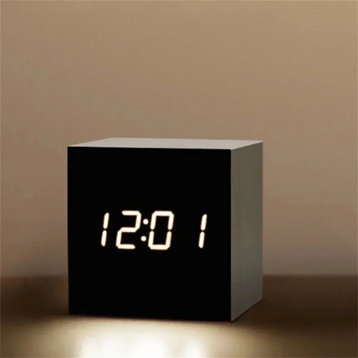 Cyfrowy zegar LED w stylu retro